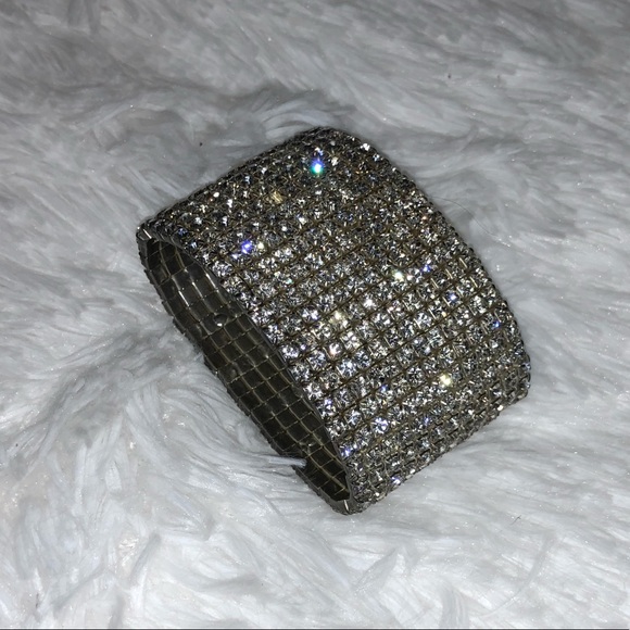 Elegant Bracelet - Picture 2 of 7